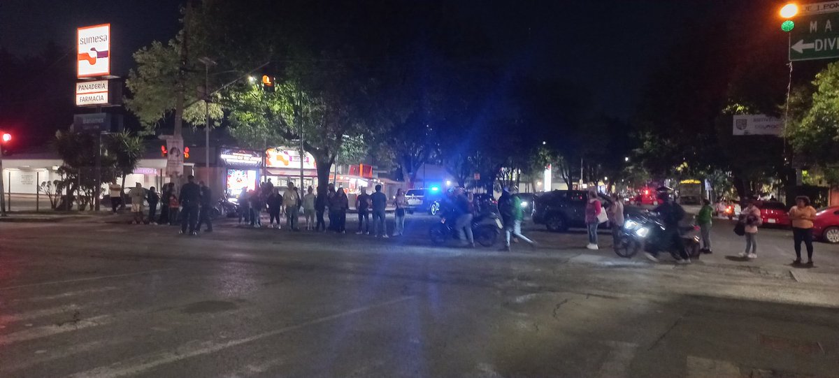 Mercado Coyoacán 89 !! Cerramos la calle. <a href="/mileniotv/">Milenio Televisión</a> <a href="/telediario/">Telediario CdMx</a> <a href="/heraldo_tv/">Heraldo Televisión</a> <a href="/Capital21_Tv/">Capital 21</a> <a href="/adn40/">adnnoticiasmx</a> <a href="/ClaraBrugadaM/">Clara Brugada Molina</a> <a href="/FadlalaAkabani/">Fadlala Akabani</a> <a href="/Alcaldia_Coy/">Alcaldía de Coyoacán</a> <a href="/elgmx/">El Gráfico</a> <a href="/giogutierrezag/">Giovani Gutiérrez</a> <a href="/craviotocesar/">César Cravioto</a> los Mercados públicos no debemos ser tratados mal.