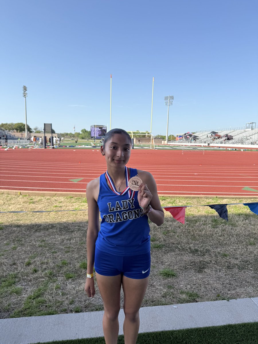 Congratulations to Dayanara Gonzalez! 
She took home 4nd today in the 800 with a a time 2:33.12, solidifying her spot as a Regional Qualifier! 

PTP