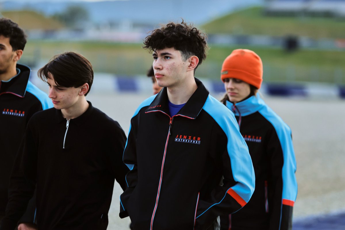 Track walk 1/6 ✅

📸 <a href="/_DMS16/">David Moreno 🏎️</a> 

#F4 #Formula4 #F4CEZ #RedBullRing <a href="/JenzerF3_F4/">Jenzer Motorsport AG</a> <a href="/dsports_py/">D/SPORTS</a> #BA25