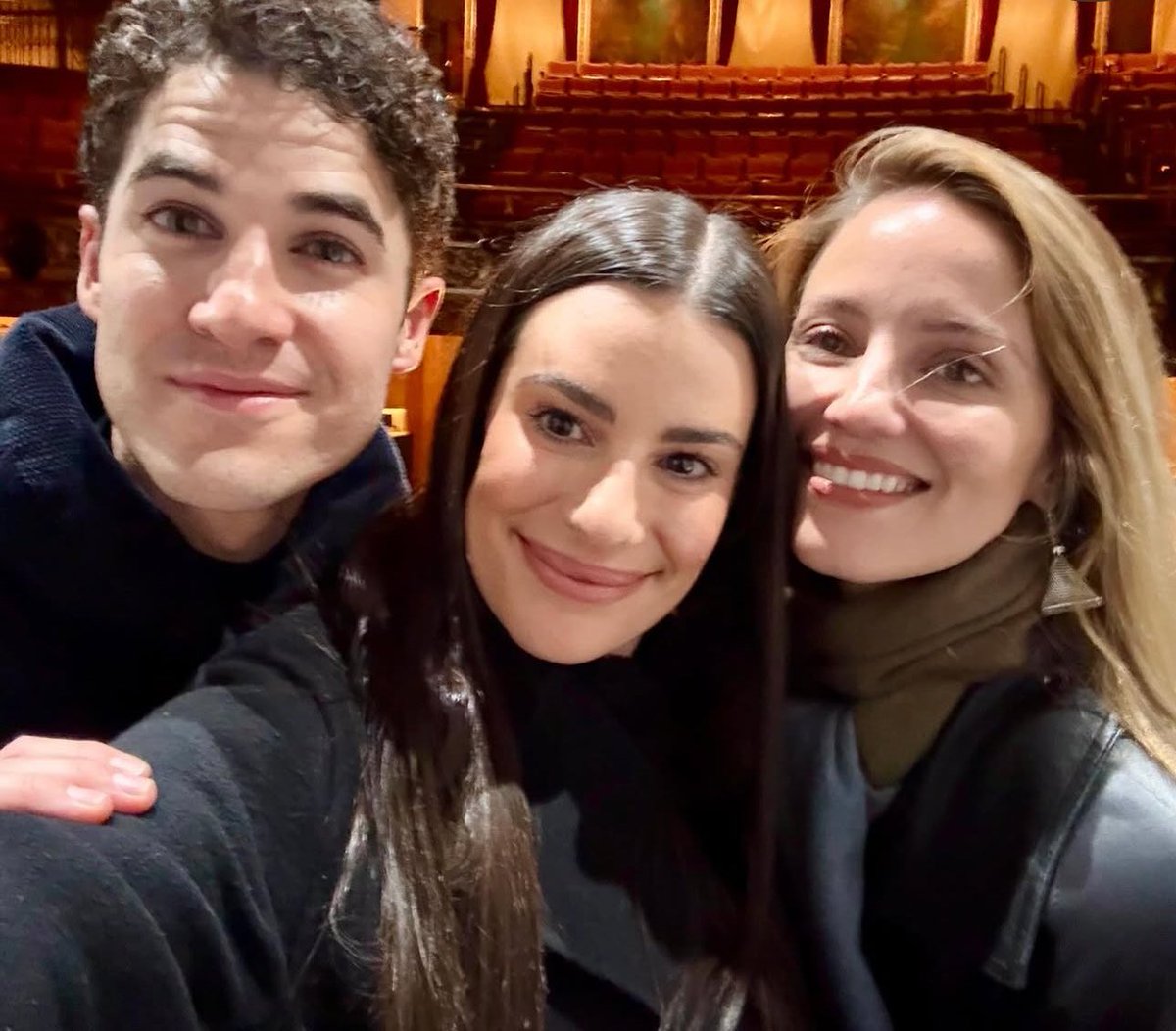 PreviouslySerie's tweet photo. #Glee

🔴NOVEDAD🔴

¡Unidos!

Dianna Agron, Darren Criss y Lea Michele comparten imágenes juntos en Broadway 🎙️ https://t.co/PYfOxsQhZg