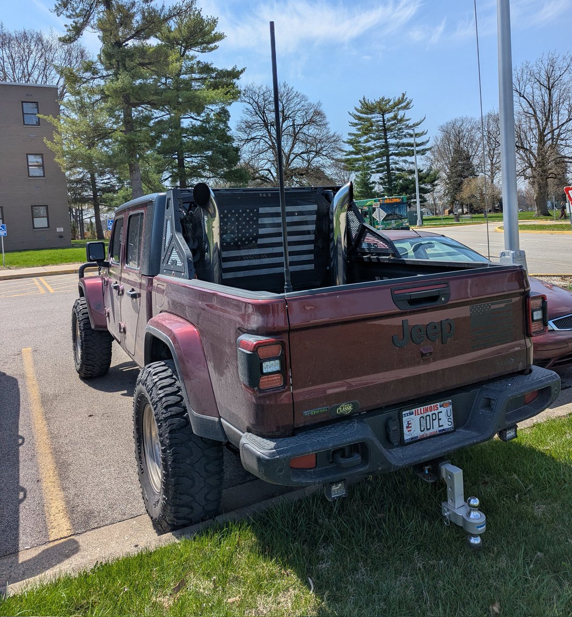 DaughertyStrong's tweet photo. Check out this sexy beast I ran across at the VA today.
#justajeep #DieselOnly #ARMY_ontheStreet #ArmyVeteran #COPE https://t.co/dVT3NeUMMq