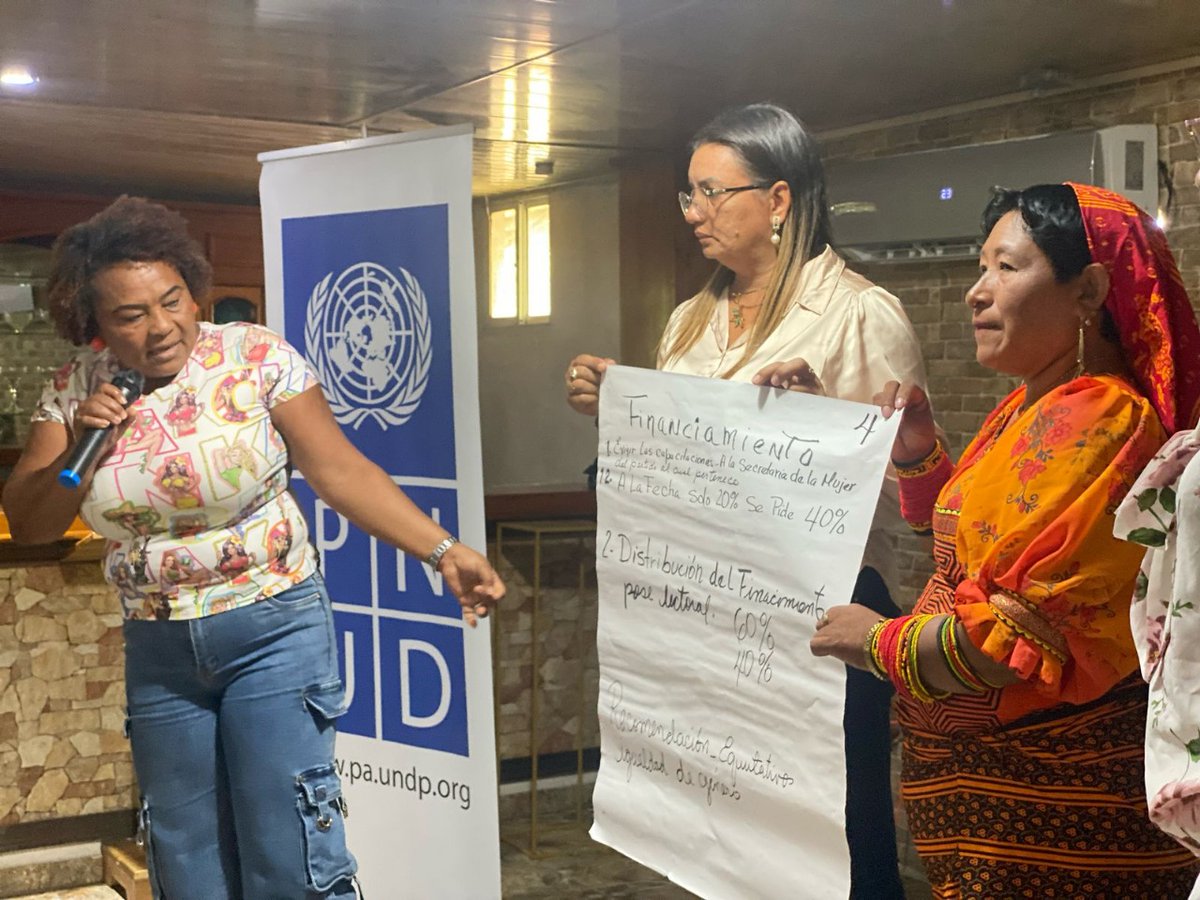 PNUDPanama's tweet image. Garantizar que las mujeres accedan al financiamiento público electoral es clave para una democracia paritaria.
Aunque el 20 % se destina a capacitar mujeres en partidos, persiste la desigualdad en el acceso a fondos para liderazgo político.
Conoce más: bit.ly/4kLh2Q0