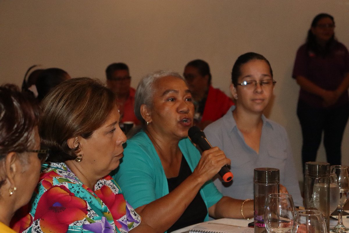 PNUDPanama's tweet image. Garantizar que las mujeres accedan al financiamiento público electoral es clave para una democracia paritaria.
Aunque el 20 % se destina a capacitar mujeres en partidos, persiste la desigualdad en el acceso a fondos para liderazgo político.
Conoce más: bit.ly/4kLh2Q0
