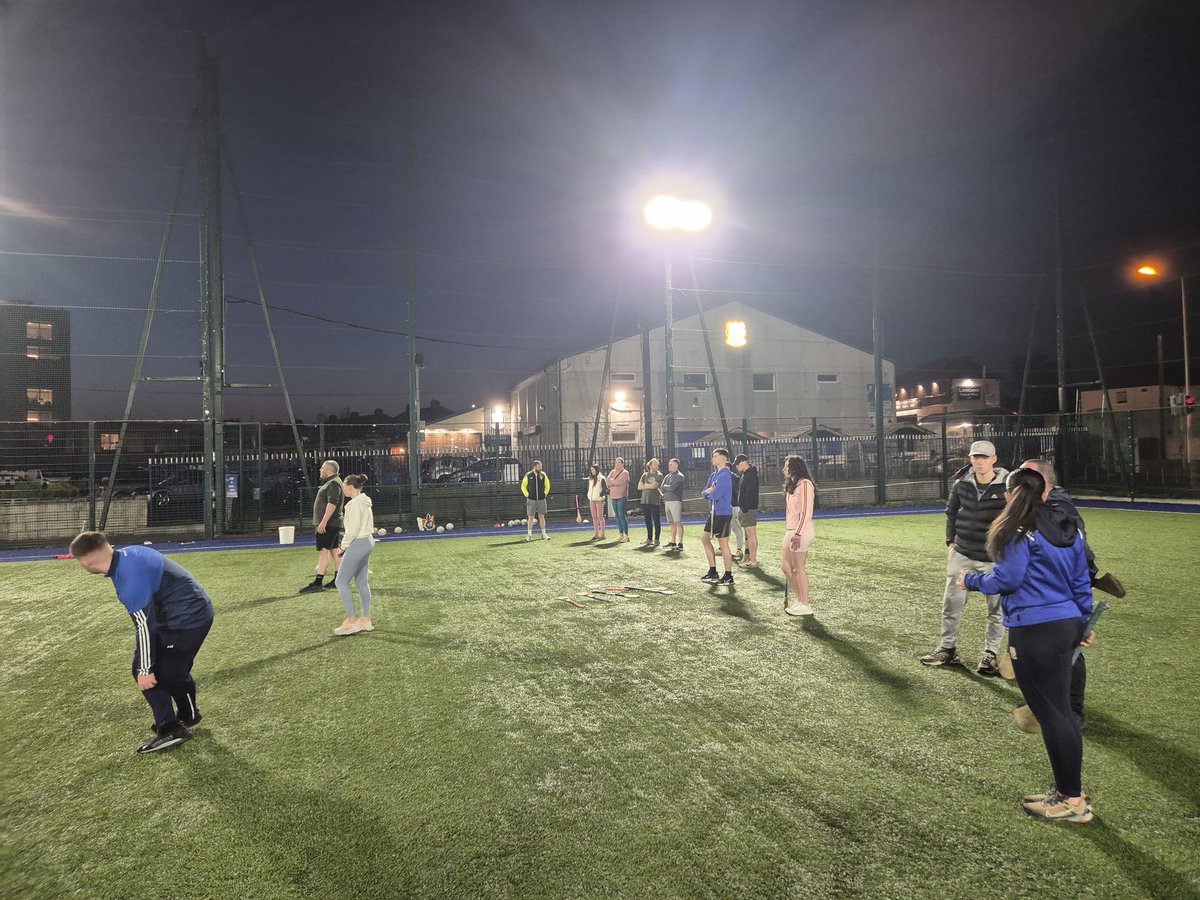Tommygleeson21's tweet photo. Night 2️⃣ of our ICGG Course @NaomhFionnbarra
#Introductiontogames
#SessionPlanning
#IDEAL #STEPR
@DublinGAACoach https://t.co/x5qBUN4niK