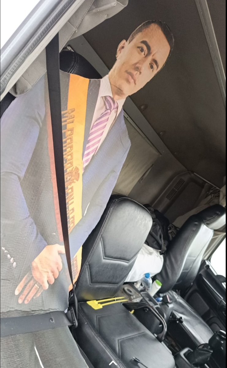 LesterProVida's tweet image. Noboa de cartón me pidió que lo llevara 🚒 y en menos de 5 minutos me enseñó a evadir impuesto y a desaparecer candidatos... ☠️💀