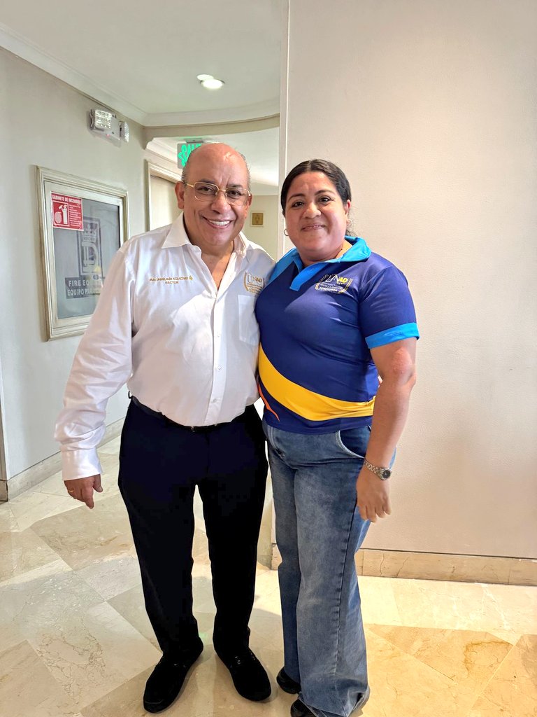 #ElOIRInforma En el marco del Despliegue Estratégico en la <a href="/unad_zcsur/">UNAD Zona Centro Sur</a> , el Señor Rector Jaime A Leal  y la líder OIR_SISSU Ingeniera Ahedys Medina;  compartieron un abrazo caluroso y respetuoso, simbolizando la interacción afectuosa y el trabajo conjunto en pos de la región.