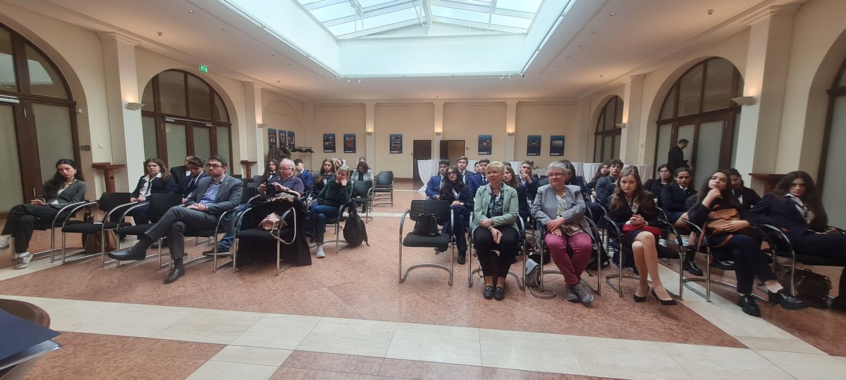 AStanescuRO's tweet photo. In cadrul #2DAYAMBASSADOR m-am bucurat găzduim la @ROEmbGermany elevi implicați în proiectul educațional "Procesul lui Eichmann", aflați la Berlin pentru cunoaşterea lecțiilor trecutului, & o emoționantă întâlnire cu dna. Assia Gorban, supraviețuitoare a Holocaustului. https://t.co/Ns9z3SUp9Q