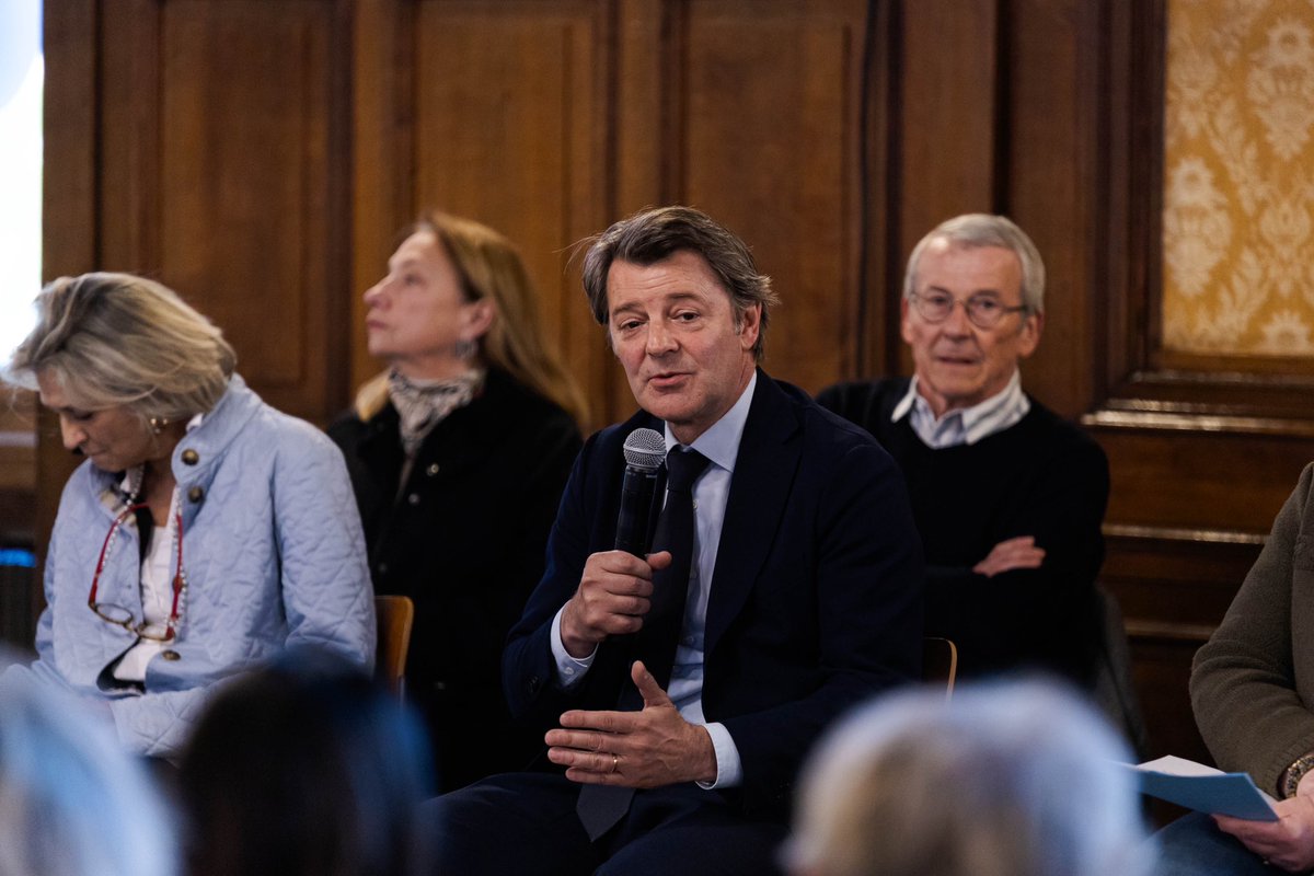 VilledeTroyes's tweet photo. 3/3

d’Hervé Somsois, adjoint chargé des quartiers Point du Jour et Vassaules, d’Élisabeth Gariglio, adjointe chargée du quartier Jules Guesde, et de Flavienne Lemelle, adjointe chargée des quartiers Centre-Ville et Marots.
-
#troyes #quartier
-
📸 M.Barrault https://t.co/haRLN6RNaV