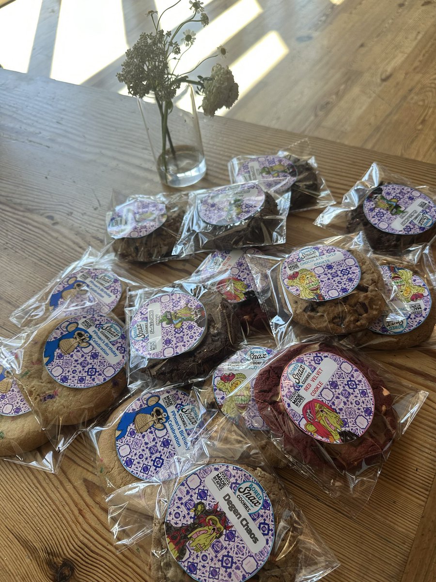 BoredSnax's tweet photo. Which cookie are you choosing? Good thing you don’t have to and can try them all. 🍪 https://t.co/5J9ojqhyN4