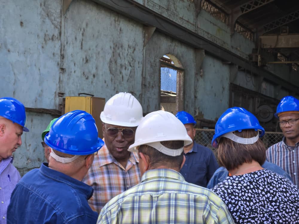 En un recorrido durante las labores de producción del Central Caracas en el municipio de #Lajas en la provincia de #Cienfuegos.
#CubaVencerá