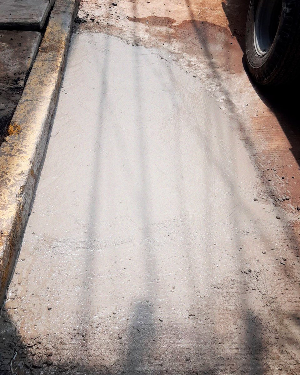 Recuerda que #SAPASA realiza el bacheo con mezcla asfáltica,  procedente de las obras y reparaciones que realiza  en las redes generales de agua potable y drenaje. 💦🚧👷🏼

#SigamosCreciendo