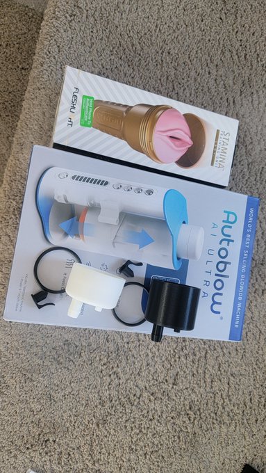 Watch VelvetVeronica's leaked NSFW photo on TwXstars