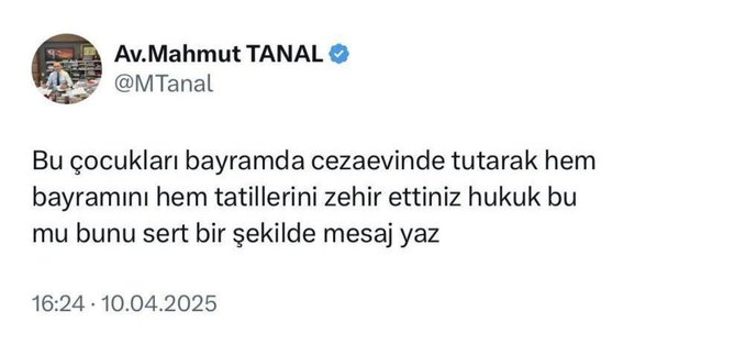 Mahmut Tanal, niye sildin

Kim gönderiyor size bu mesajları, şöyle yaz, böyle yaz diye.

Sen mesaj yazma sokak eylemlerine katıl daha renkli oluyorsun...