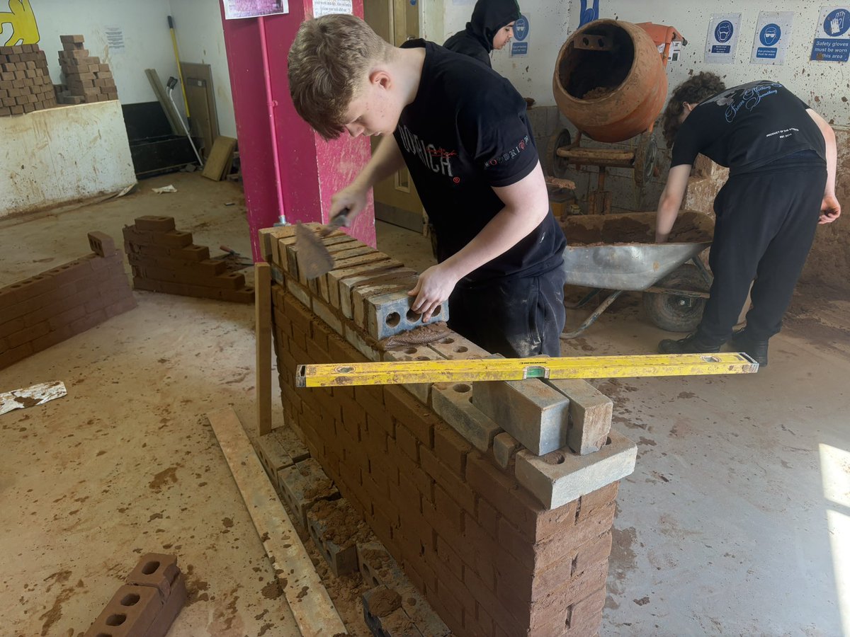 EdgeNorthfield's tweet image. Bricks or blocks? Both techniques are covered by the learners at Solid Skills Learning construction #changebeginshere #committedtochange