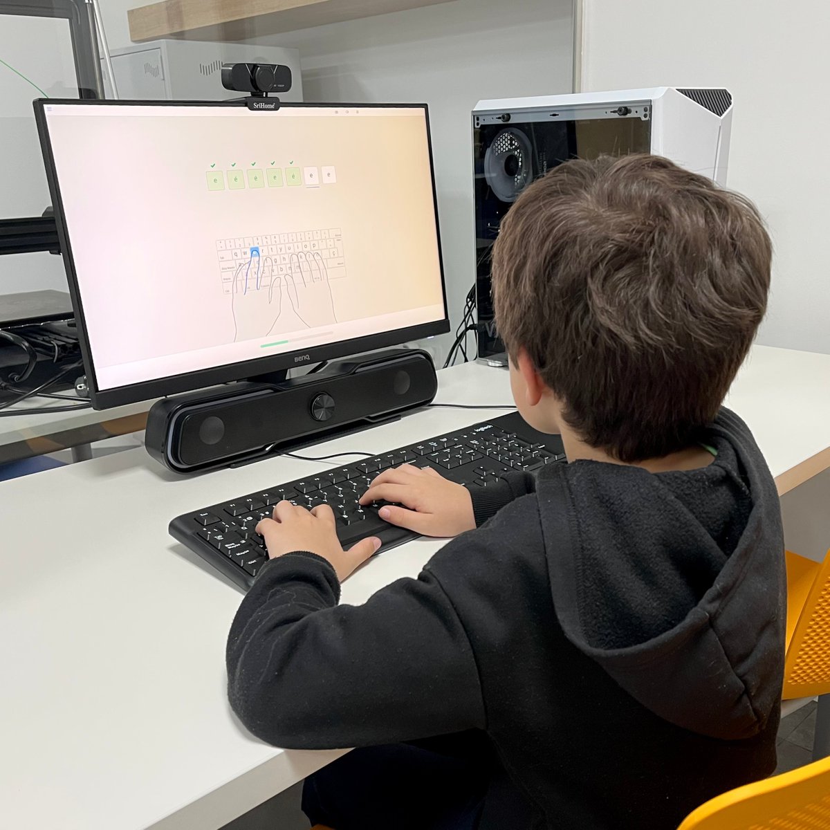 Seguimos mejorando la técnica y la fluidez frente al teclado con nuestras actividades de mecanografía. En esta sesión también hemos trabajado las tildes 👩🏻‍💻🧑🏻‍💻

#STEAM #mecanografía #informática #tecnología #TICs #educación #extraescolares #IngeniaKids #Cáceres