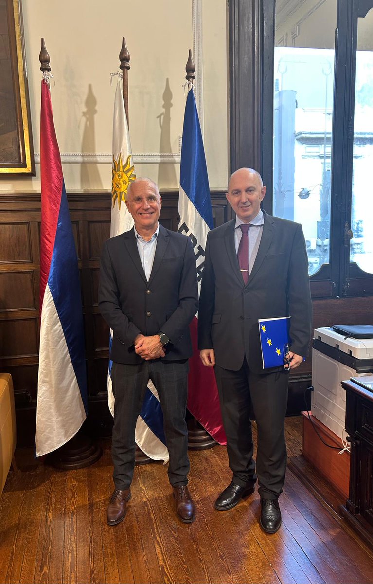 Fue un placer conversar hoy con el nuevo Ministro de Interior, Dr. Carlos Negro, con quien intercambiamos sobre posibles ámbitos de cooperación de la Unión Europea con Uruguay en materia criminal.