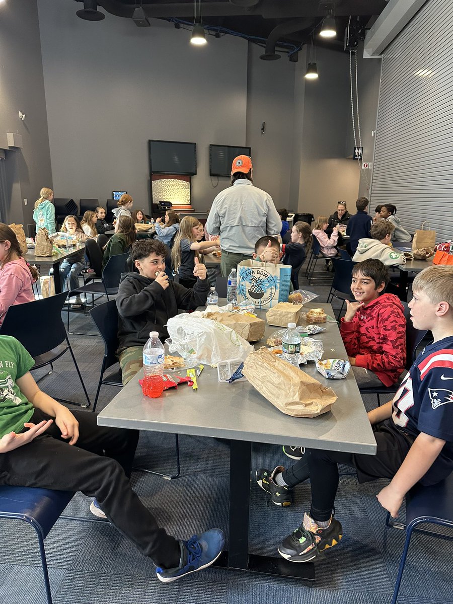 MrsScottDale's tweet photo. Fun field trip to Gillette! #beproudbedale #medfieldps https://t.co/bn2UwNtcq0