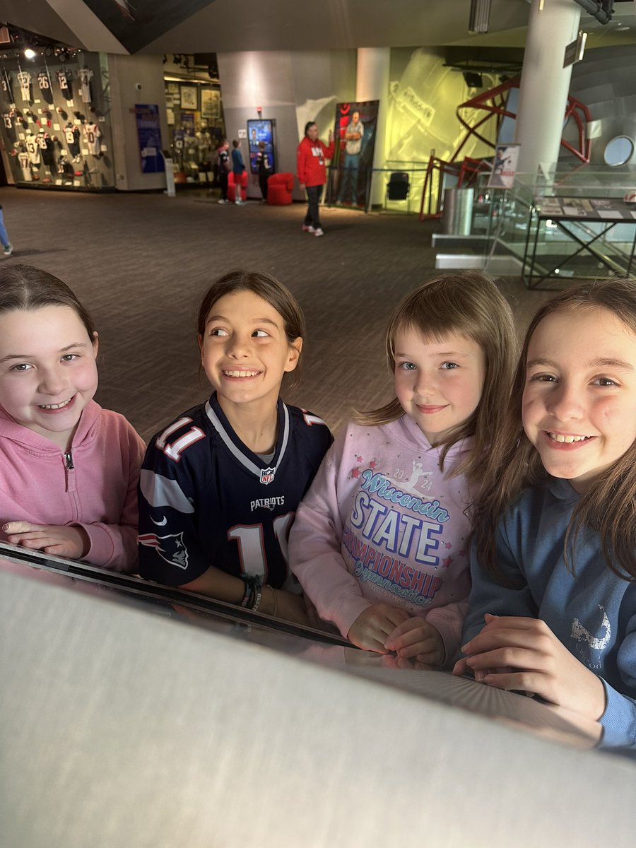 MrsScottDale's tweet photo. Fun field trip to Gillette! #beproudbedale #medfieldps https://t.co/bn2UwNtcq0