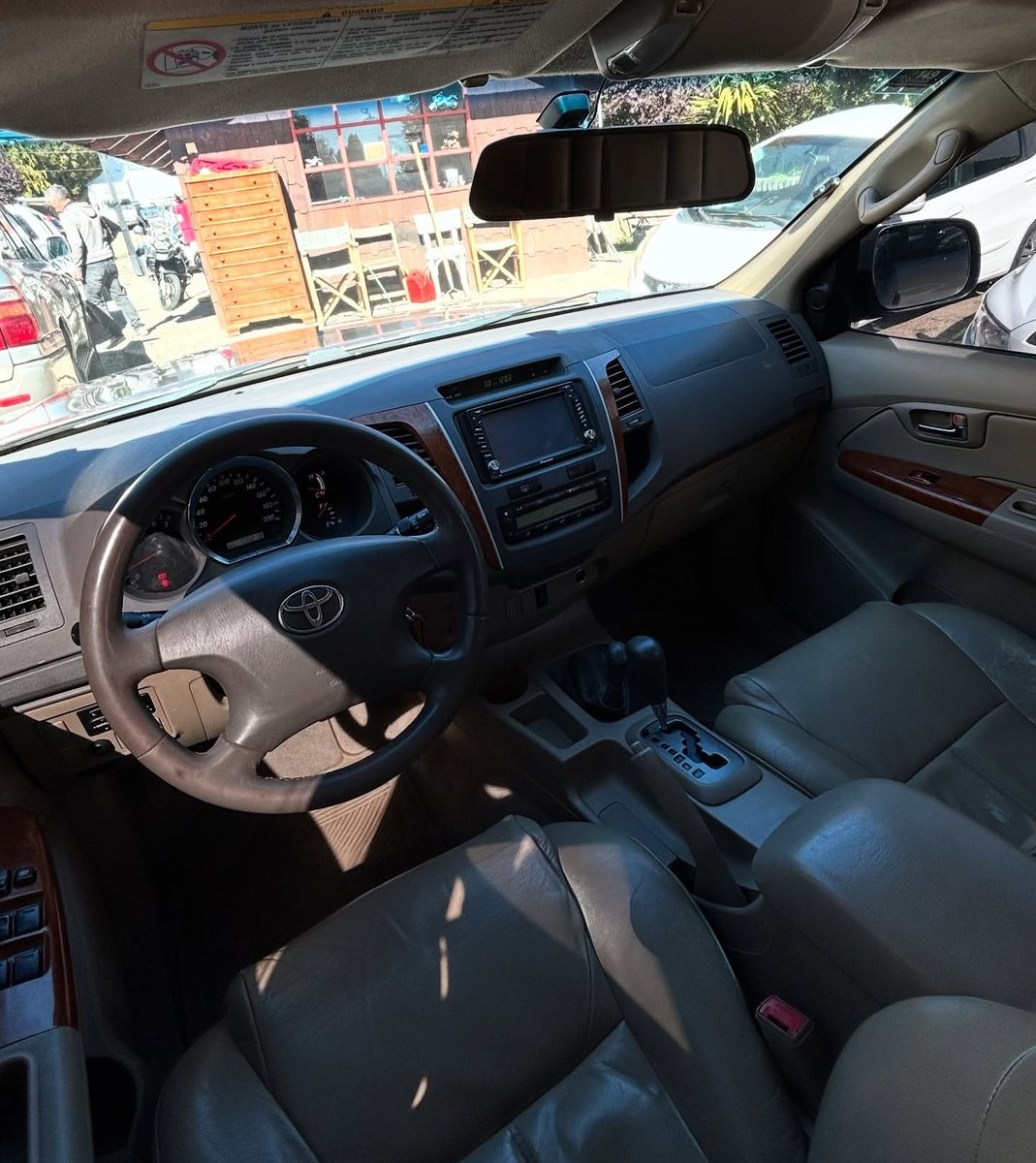 RomanBrunori's tweet photo. 🙅🏻‍♂️ La SW4 perfecta no existe: error.

💯 La SW4 perfecta: 

🔸️V6 4.0 - Nafta - 240hp - 380nm de torque. 

🔸️Todo lo demás es igual a lo que ya conocen todos. Yo como terrible marrón que soy, le pondría un escapecito muy suave y una buena admisión para que se escuche bien el V6. Me parece la versión divertida de lo que afuera llaman la Fortuner, pero si está en suelo Argentino se llama SW4. 

🔸️Supuestamente tiene 100mil km y piden 24mil usd. Ser un seco nunca dolió tanto.