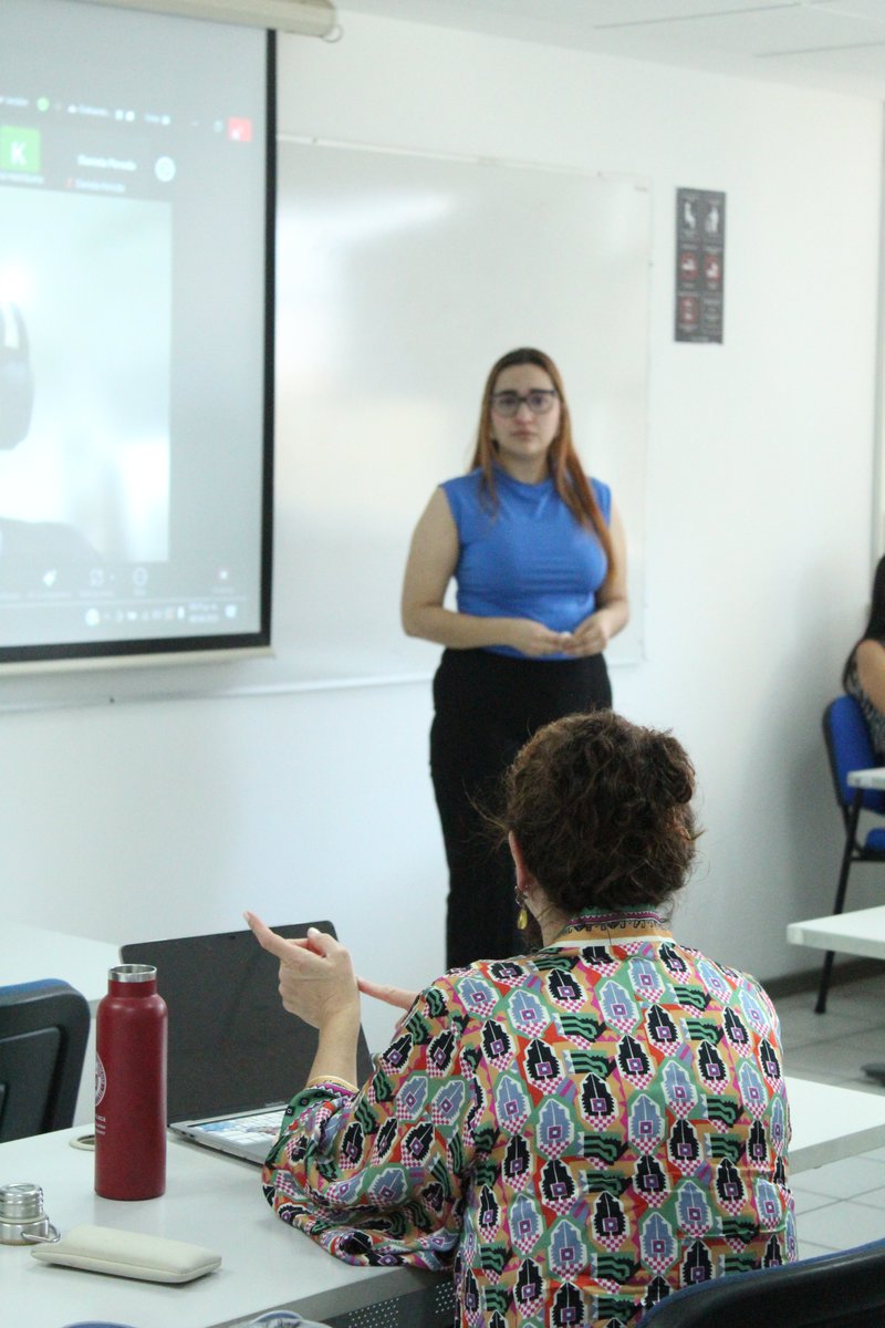 MaestriaESI's tweet photo. ‼Les compartimos como se vivió el coloquio 2025A de avances de trabajos recepcionales de alumnos de la "Maestría en Educación Superior Internacional ". Agradecemos a la comunidad académica que participó en este evento y aplaudimos el esfuerzo y dedicación.
📚🧑‍🎓👩‍🏫
#PosgradosCUCEA https://t.co/tsiu8O49Nh