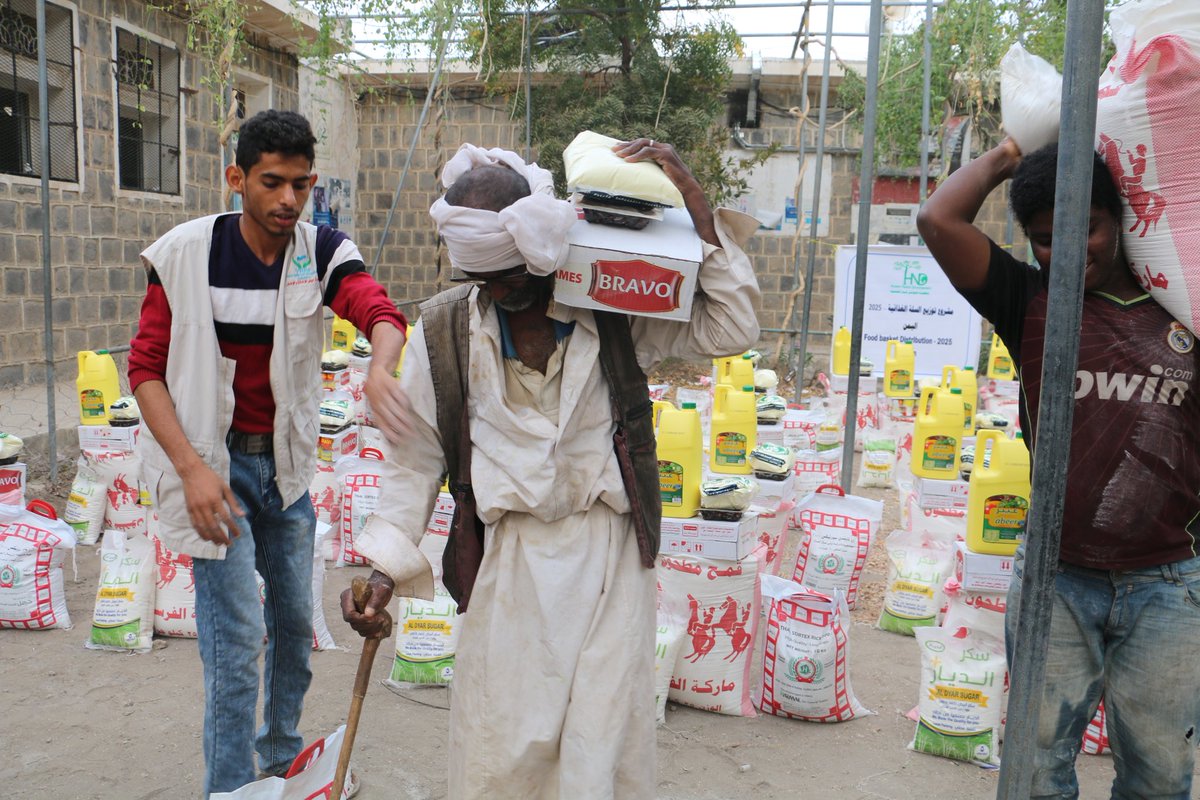 HndOrg's tweet photo. Together, We Made a Difference This Ramadan!🙂✌️
With your support, HND reached hundreds of vulnerable families across #Yemen. We provided food packs, Iftar meals, clean water, Zakat, &amp; Eid gifts.
Your kindness made all this possible. From every heart you've touched- thank you. https://t.co/LXipfrV3mr