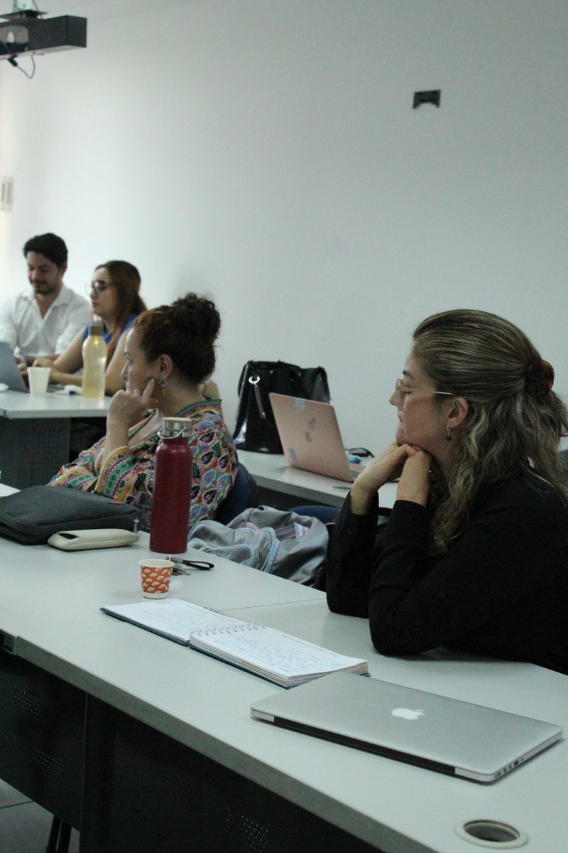 MaestriaESI's tweet photo. ‼Les compartimos como se vivió el coloquio 2025A de avances de trabajos recepcionales de alumnos de la "Maestría en Educación Superior Internacional ". Agradecemos a la comunidad académica que participó en este evento y aplaudimos el esfuerzo y dedicación.
📚🧑‍🎓👩‍🏫
#PosgradosCUCEA https://t.co/tsiu8O49Nh