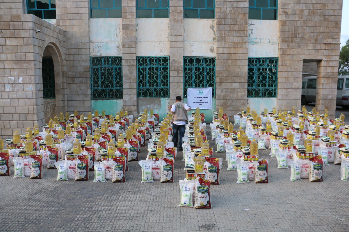 HndOrg's tweet photo. Together, We Made a Difference This Ramadan!🙂✌️
With your support, HND reached hundreds of vulnerable families across #Yemen. We provided food packs, Iftar meals, clean water, Zakat, &amp; Eid gifts.
Your kindness made all this possible. From every heart you've touched- thank you. https://t.co/LXipfrV3mr