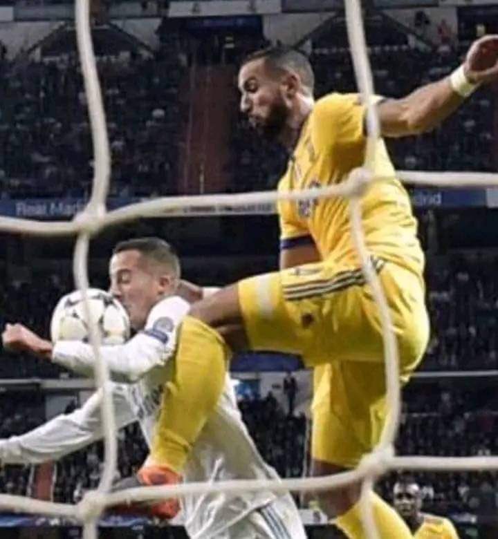 Raull_7F's tweet photo. بمثل هذا اليوم تم اختراع قانون جديد .. 

هو بلنتي بس الوقت حساس ماينحسب 😂

باقي بس يكسر حوض فاسكيز 

سؤال للحين في احد يشوفها موب بلنتي ؟ https://t.co/O1YMyCCyoS