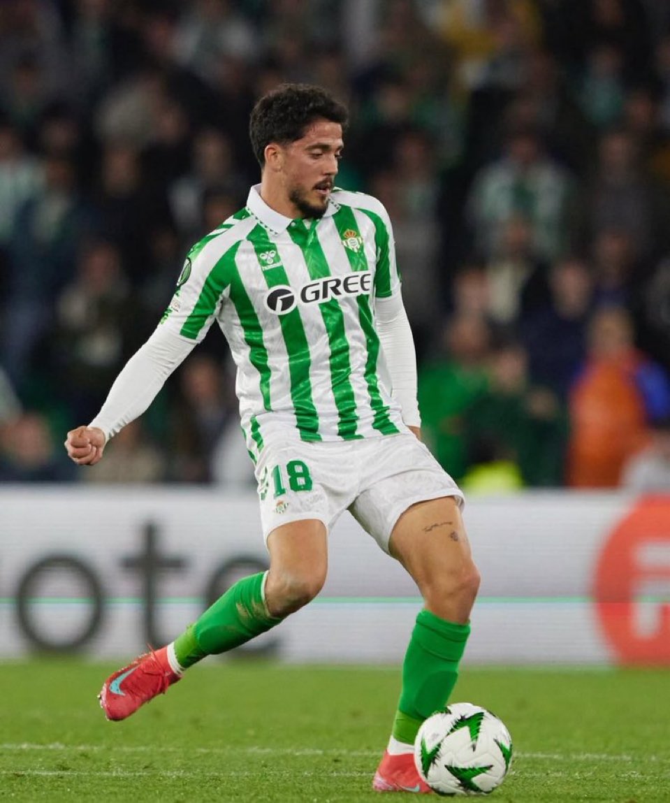 AlamyFutbol's tweet image. Pablo Fornals es el eterno infravalorado del Real Betis.

Jugón de categoría.