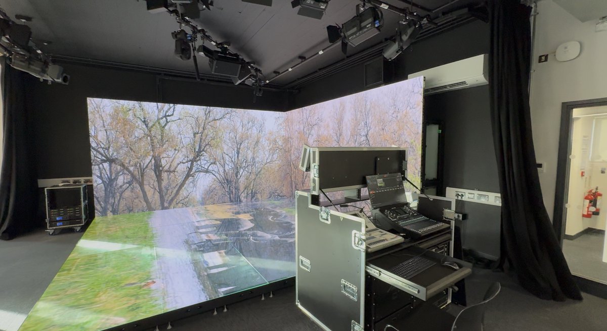 Dynamo LED Displays (💙,🧡) tweet media