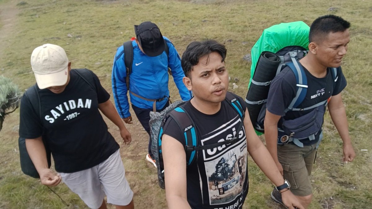 Adatidak3's tweet photo. Habitatnya bison banget... https://t.co/b9auVXxZOB