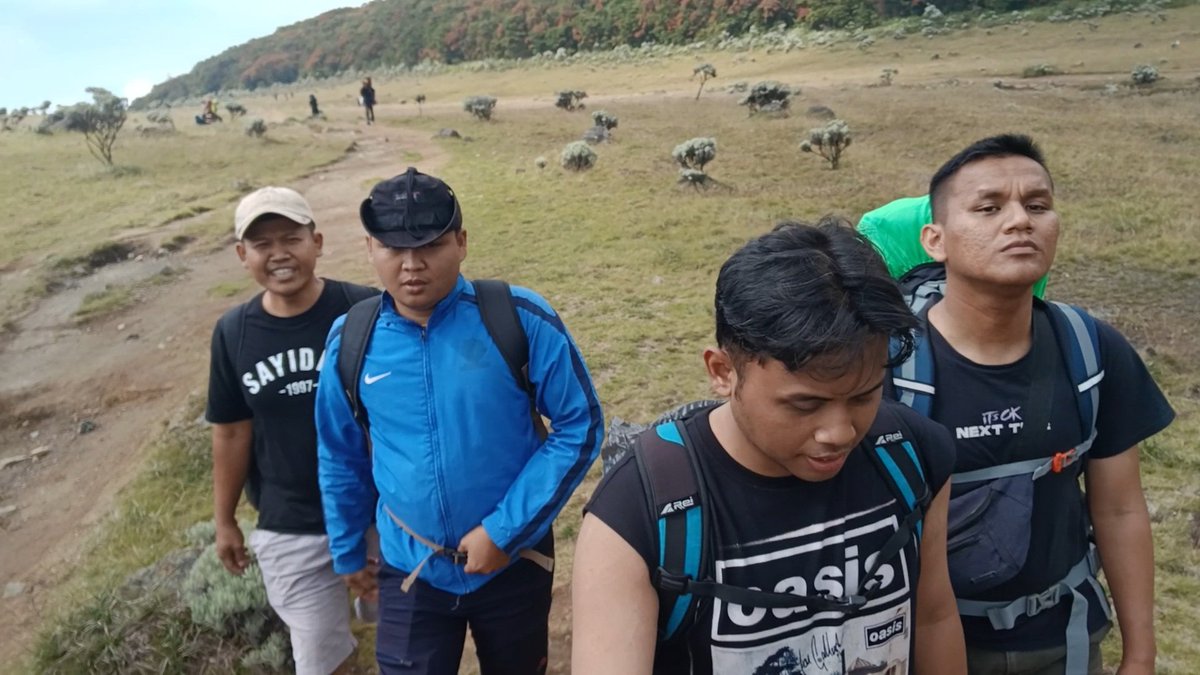 Adatidak3's tweet photo. Habitatnya bison banget... https://t.co/b9auVXxZOB