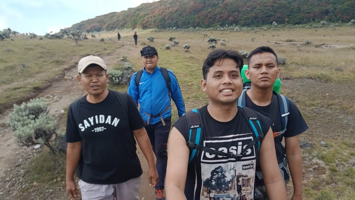Adatidak3's tweet photo. Habitatnya bison banget... https://t.co/b9auVXxZOB