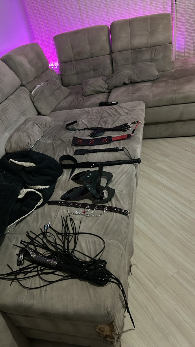 eulexiofc's tweet photo. Duplinha do mal hahahahah 
Já pensou ser dominado por duas ex namoradas? Uma mais domme e a outra mais sub, ambas trabalhando em conjunto pra fazer você chegar no ápice!
Novos acessórios para ballbusting, privação de sentidos, spanking, facefucking, entre outros fetiches 😏 https://t.co/vOaM0IT5ef