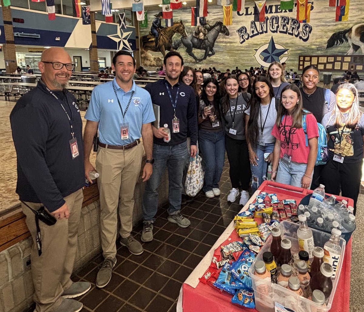 clementssftbl's tweet image. Our admin team at CHS is the absolute best! Today we wanted to say thank you to our assistant principals! Thank you for all you do to make Clements such a special place! #family #thebestinthebusiness @CHS_Rangers