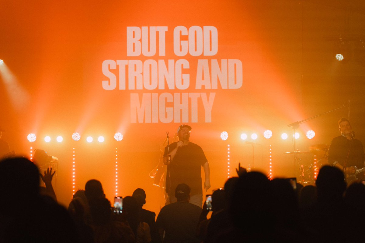 bdwmusic's tweet photo. We are back at it on the Let It Begin Tour, having the most amazing time with all of you in Texas. You guys were incredible and sang so loud, we can still hear you in our heads! Lubbock - we can’t wait to see you!!! https://t.co/9GqVmm40L3