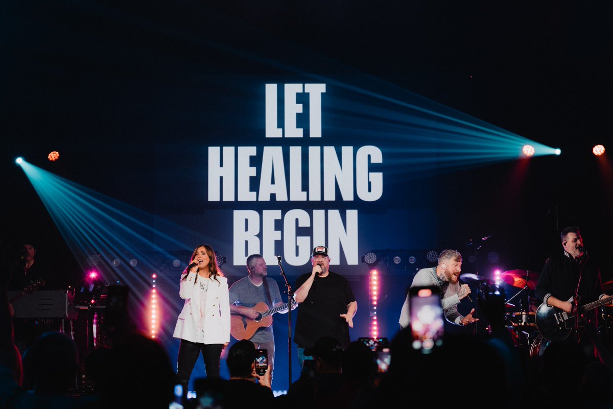 bdwmusic's tweet photo. We are back at it on the Let It Begin Tour, having the most amazing time with all of you in Texas. You guys were incredible and sang so loud, we can still hear you in our heads! Lubbock - we can’t wait to see you!!! https://t.co/9GqVmm40L3