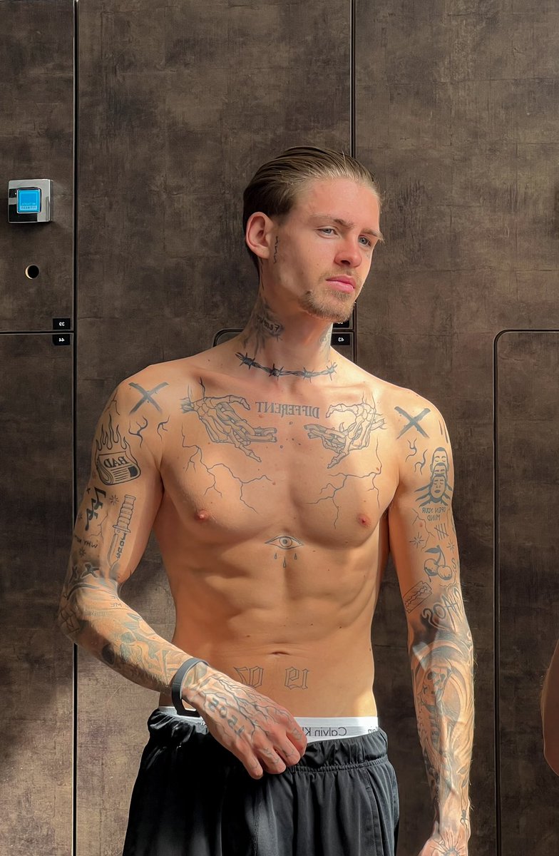 rt if u would suck me lol
onlyfans.com/lucashall