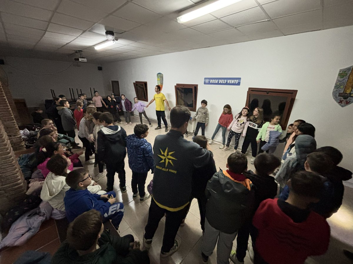 Ara sí, segon dia superat! ✌🏻 Ara ja descansant després d’un súper joc de nit i una estoneta de ball 🎶 Famílies tot va de 🔟😍🫶🏻