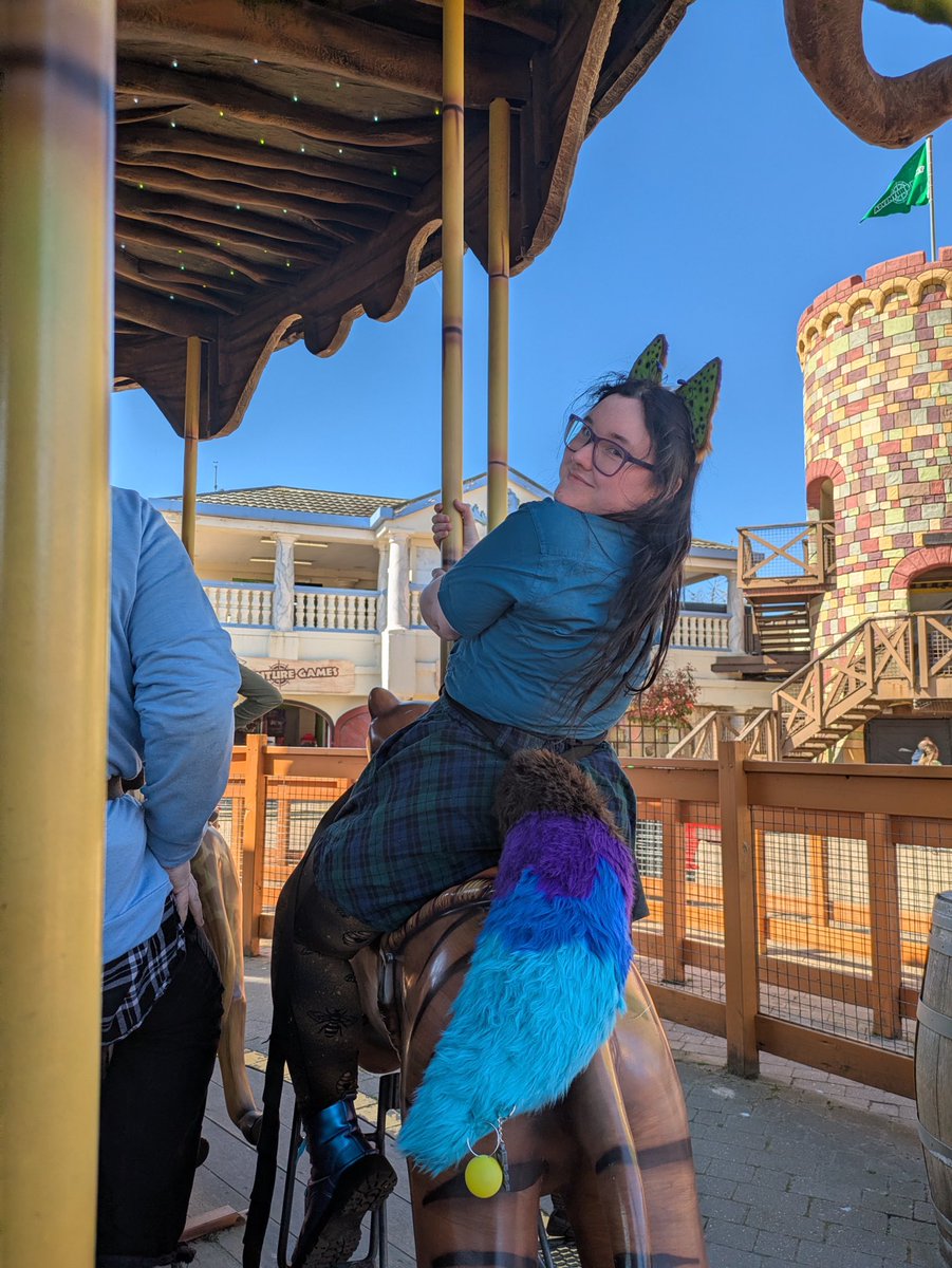 ThemeParkFur's tweet photo. 🐾 Living up to my username! 🐾 @CWOA was my first theme park of the 2025 season! And what a park to start with! A great personal fave! I celebrated my birthday in style with a lovely group of friends and had the bestest trip! 🐅🐅🐅

@MerlinapUK 📸 @SunsetArro https://t.co/cvo43LBBdS