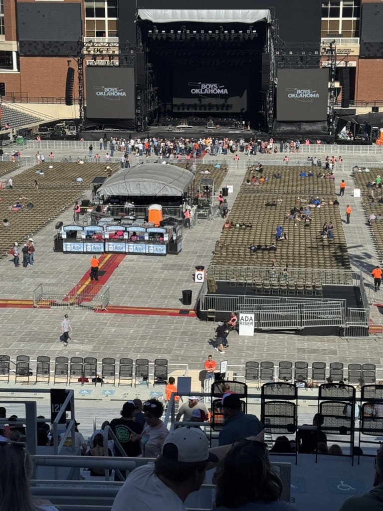 JordonRGarner's tweet photo. Early, but we made it lol. https://t.co/XYJf1521gg