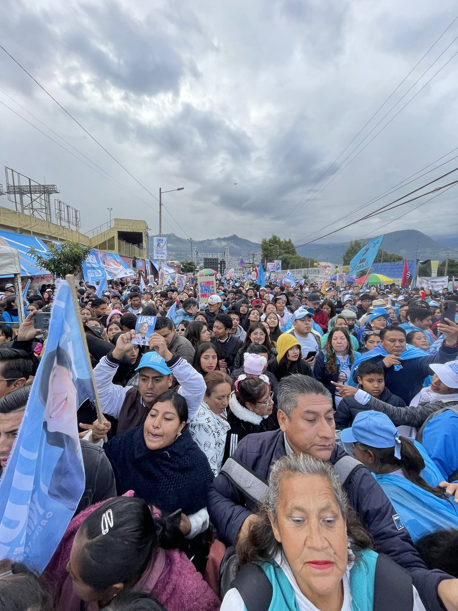 GabiDeEstrellas's tweet photo. ¿Quito? Ja ja ja ja ja ahí hay gente se todas laa provincias, yo vi buses de todos las provincias. Quito dice #NoboaNuncaMás, #LuisaPresidenta https://t.co/Cn9hzC0em3