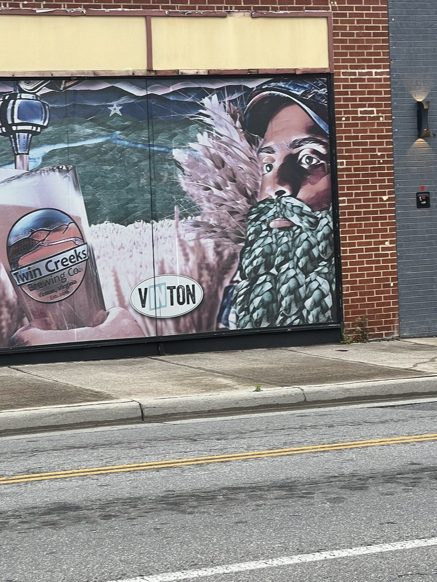 StepUghKnee's tweet photo. Every time I go by this mural all I see is @BradFiorenza https://t.co/eBYtU4NAIo