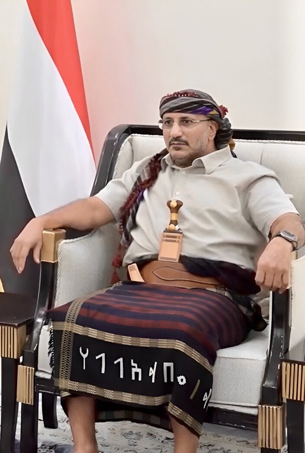 RashadSofe's tweet photo. كلما شاهد الشعب اليمني حملات الحوثي الإعلامية للنيل من العميد #طارق_صالح يدرك الشعب يقينا ان العميد طارق على الطريق الصحيح وانه الوحيد الذي يحمل مشروع وطني لليمن واليمنيين ..
مشروع استعادة اليمن وان يكون الشعب مالك السلطة ومصدرها ..
فالشعب شعب عن الطوق وبات يعرف مشروع الحوثي السلالي الذي يرى ان حكم اليمن ملك لسلاله ومصدرها خرافة الولاية..
لذالك لا تكترثوا لما يقوله الحوثي عن العميد طارق صالح فكل حملات التشويه والإساءة ترتد عكسيا على الحوثي بمشروع�� وقياداته ..
ل��نه ببساطة #الشعب_داري_ياحوثي

فقد ترك الحوثي الأمريكي والاسرائيلي الذي يستبيح اليمن ارضا وانسانا بعد أن استجلبه واعطاه المبرر لتدمير اليمن ..

الحوثي ترك كل هذا وتفرغ للنيل من العميد طارق صالح ..!!

التعليق لكم ..

...