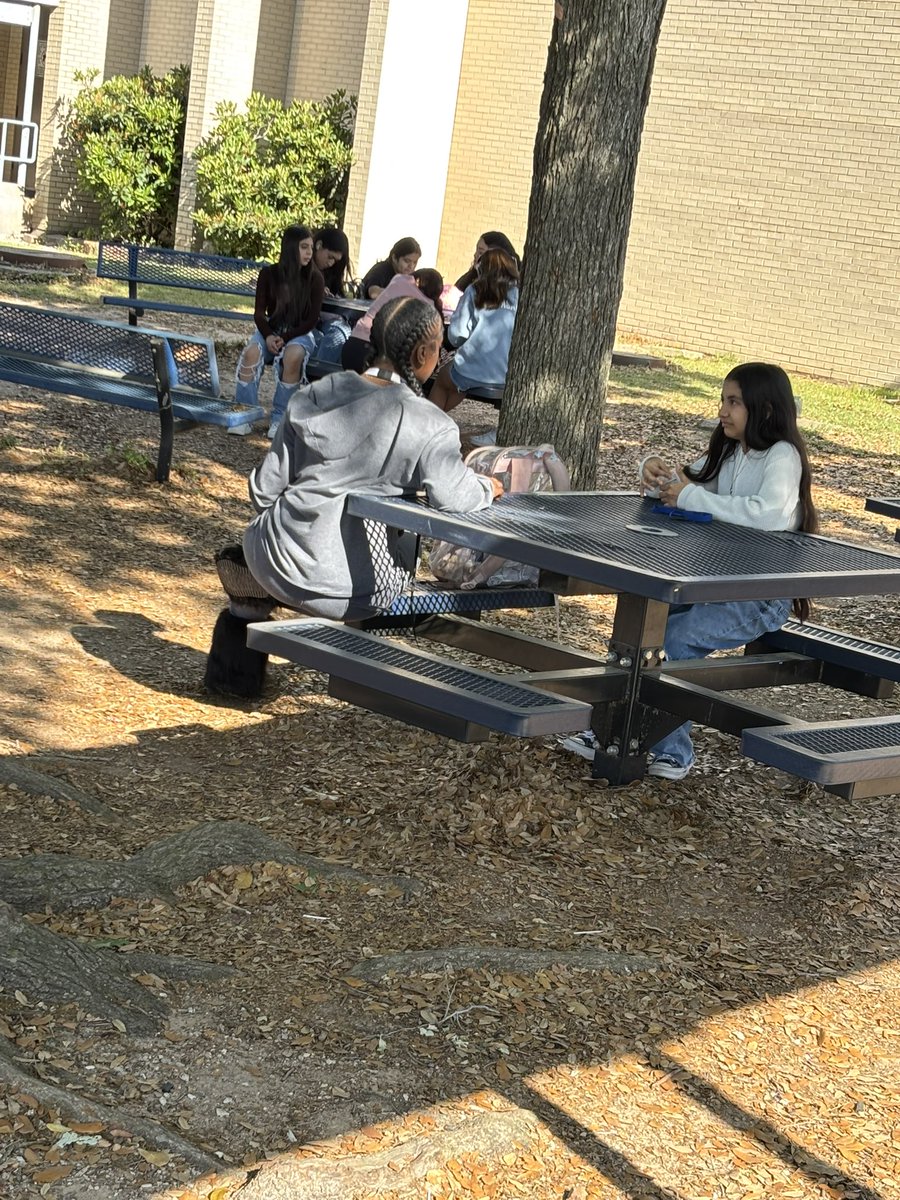 FalconPalsJVHS's tweet photo. SO FRESH AND SO DEAN!
-together, #TeamPALS enjoys the beautiful H-Town weather!
#WeBeJV https://t.co/JQtFVE9Loj