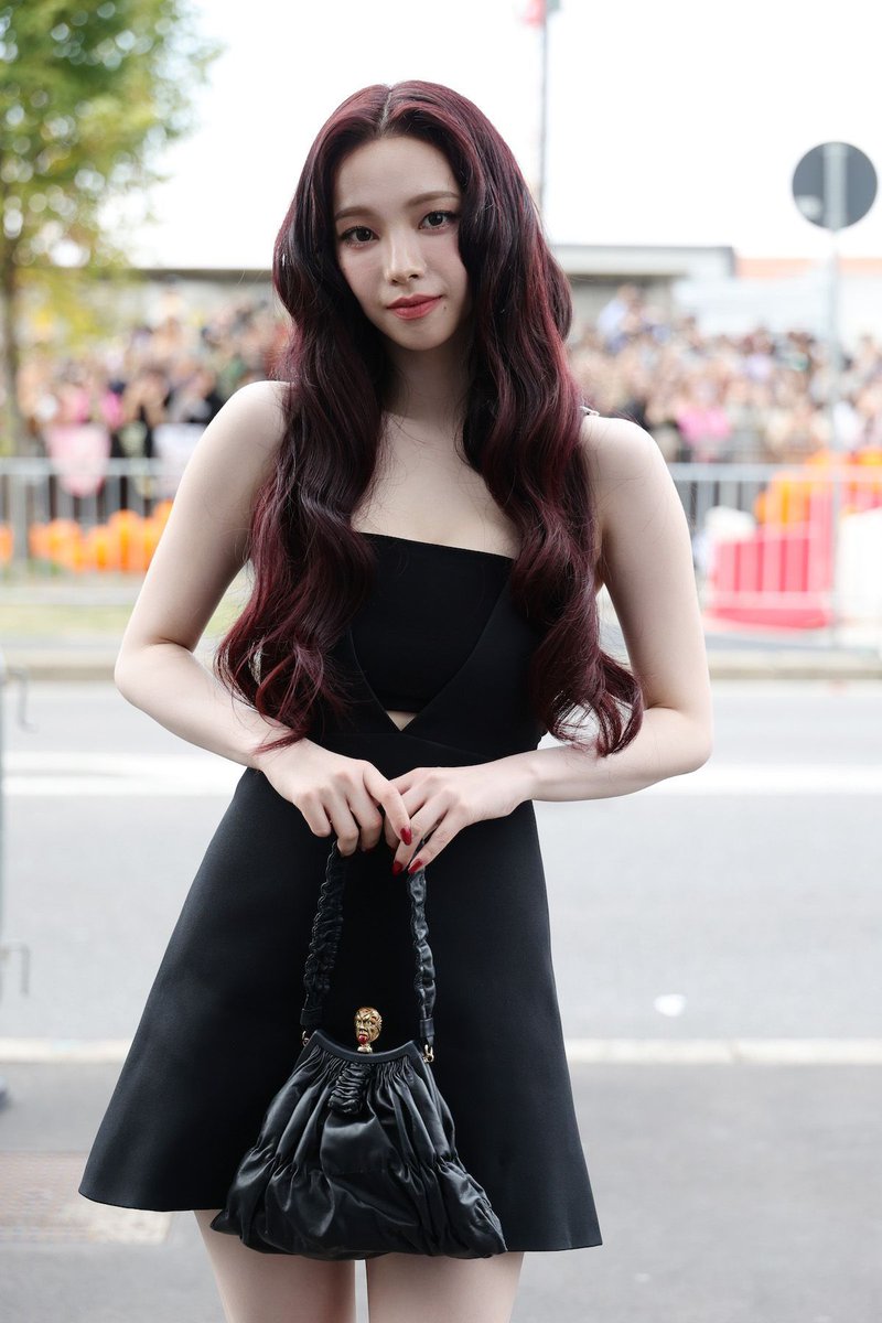 Happy Birthday #KARINA 🎉🎂 #aespa #カリナが来場──プラダ2025年春