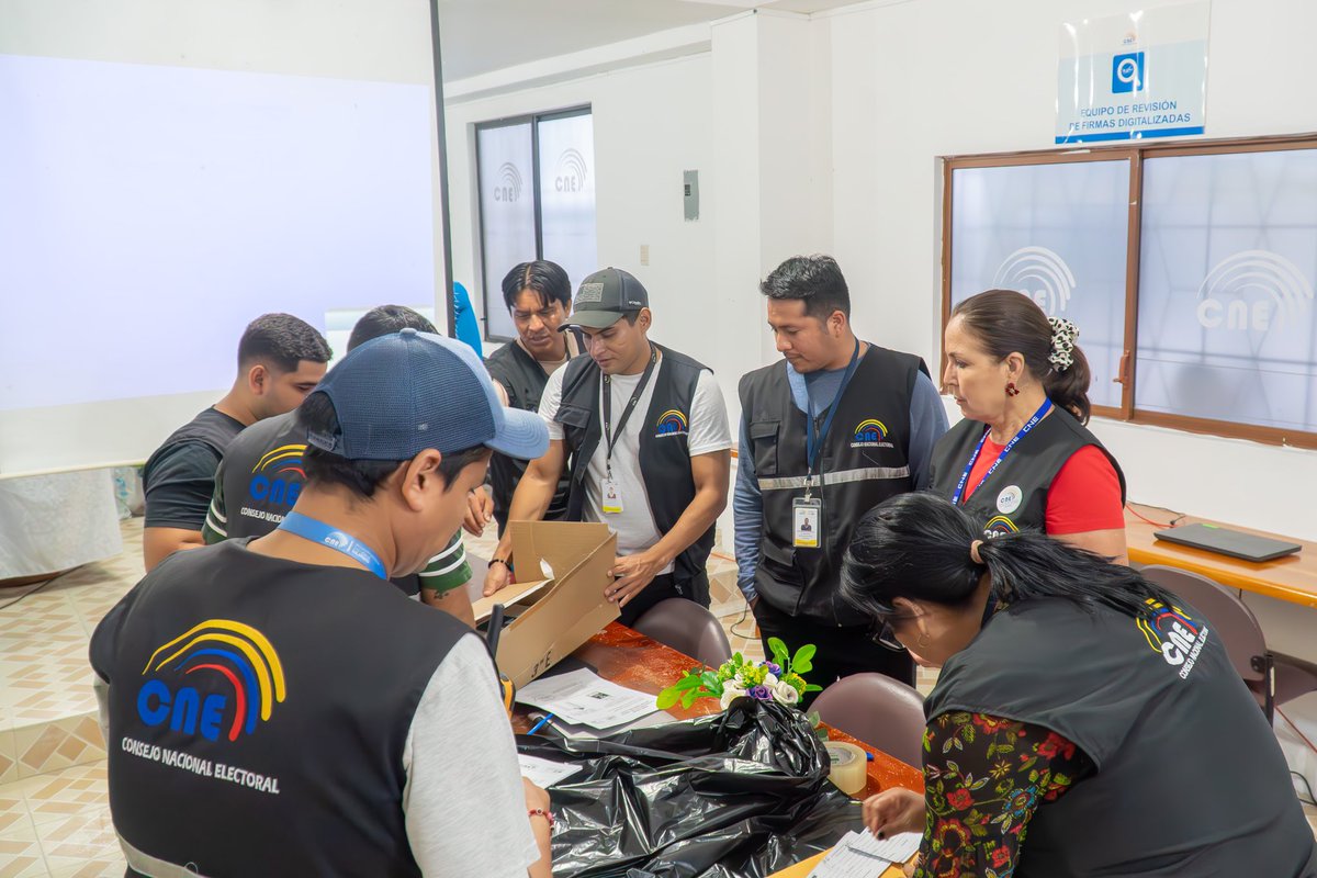 CNEGalápagos tweet media