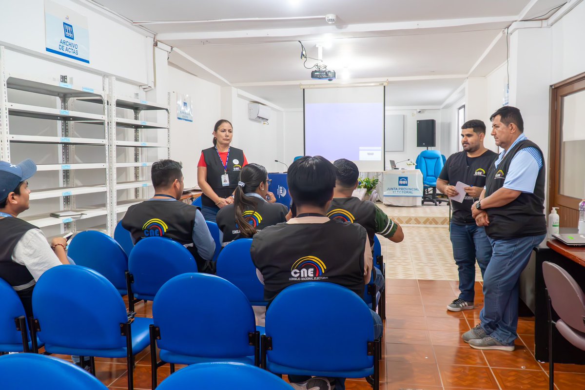 CNEGalápagos tweet media