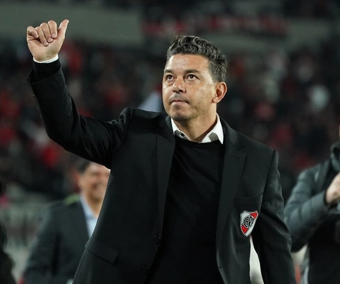 _crisenberg_'s tweet photo. No veo la hora de que el equipo repunte y arranque de una vez así paran de faltarle el respeto al tipo más grande que tiene este club en la actualidad. Críticas futbolísticas si, faltas de respeto jamás. A muerte con él, siempre https://t.co/rcrDvSh0p4