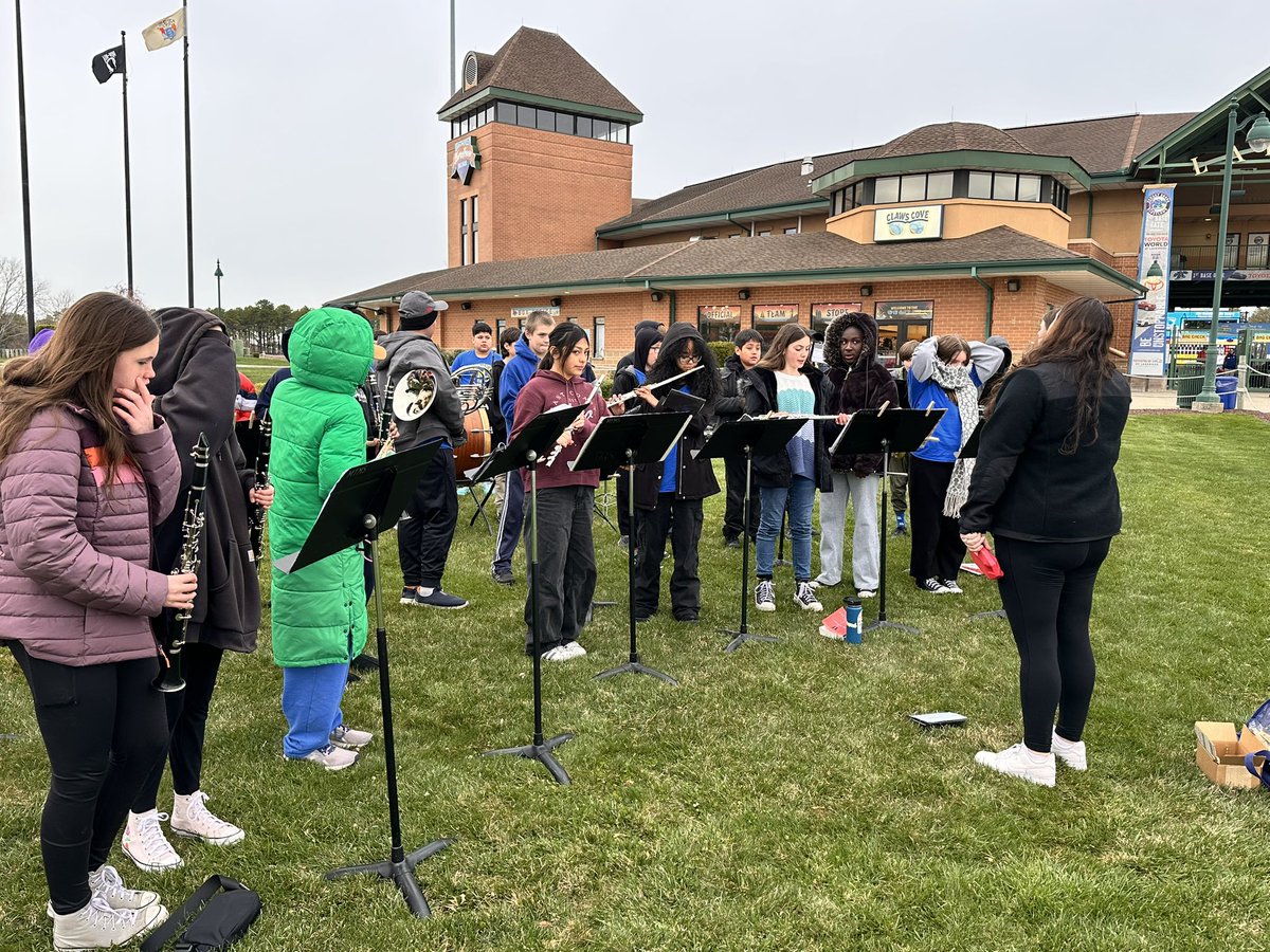 Maureen McLaughlin tweet media